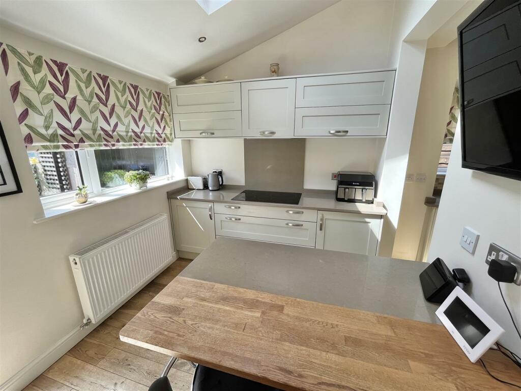 Open Plan Living Kitchen Aspect 2.jpg