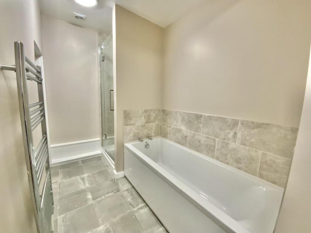 Bathroom (First Floor)
