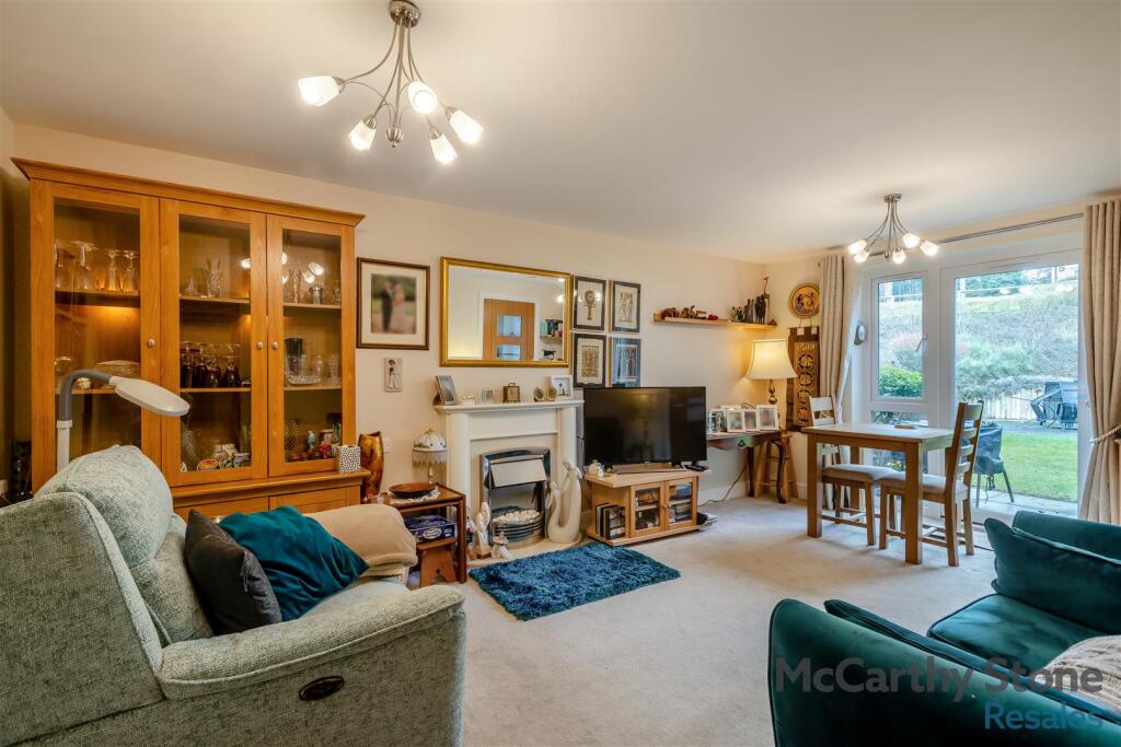 8639380-interior07.jpg
