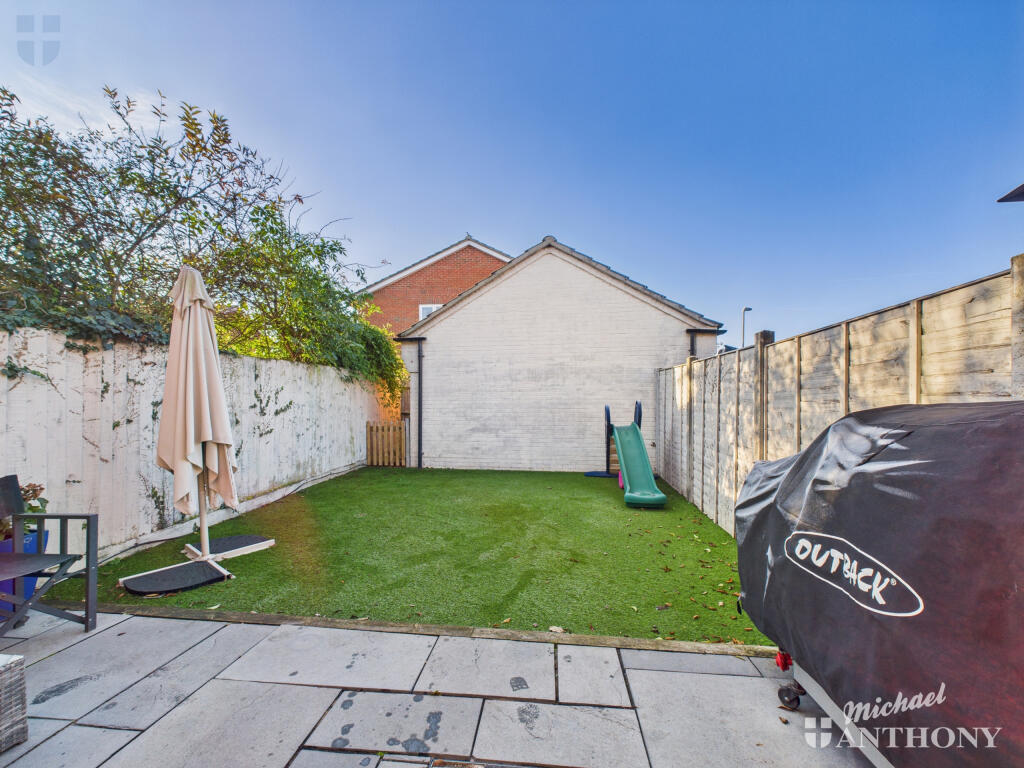 CAM03218G0-PR0831-STILL014