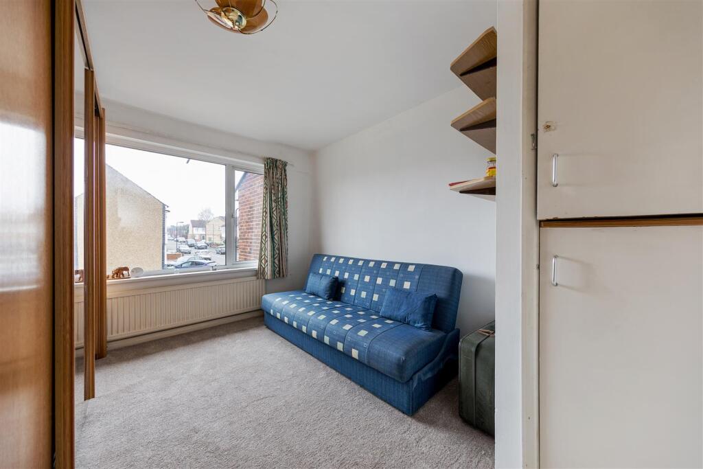 Harman Close, E4