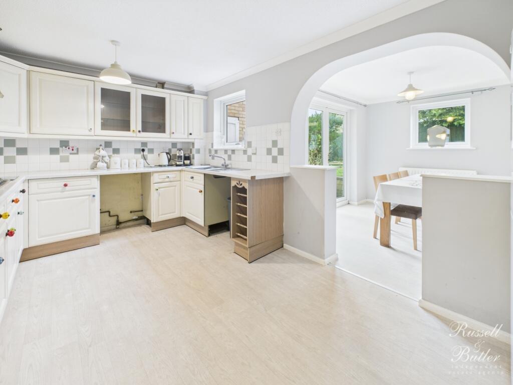 CAM01995G0-PR0279-STILL003