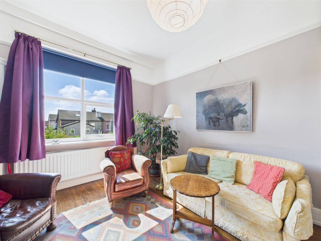 CAM02386G0-PR0130-STILL002