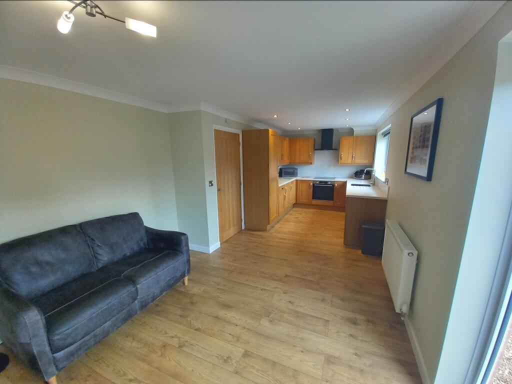 FAMILY DINING KITCHEN