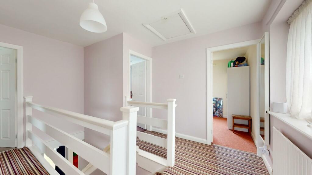 FIRST FLOOR LANDING
