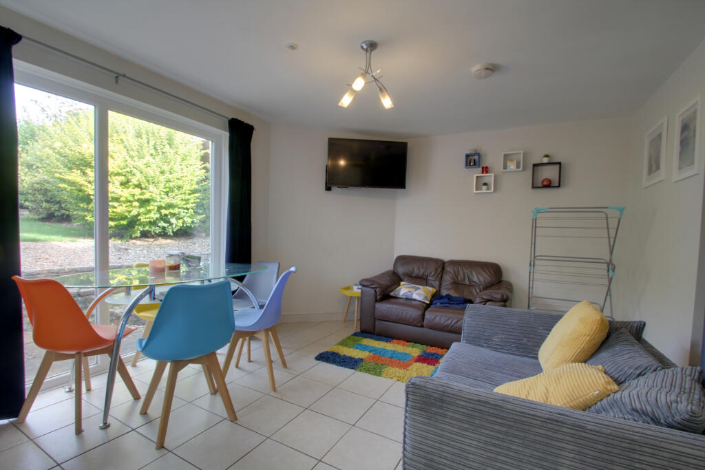 Lounge (shared)