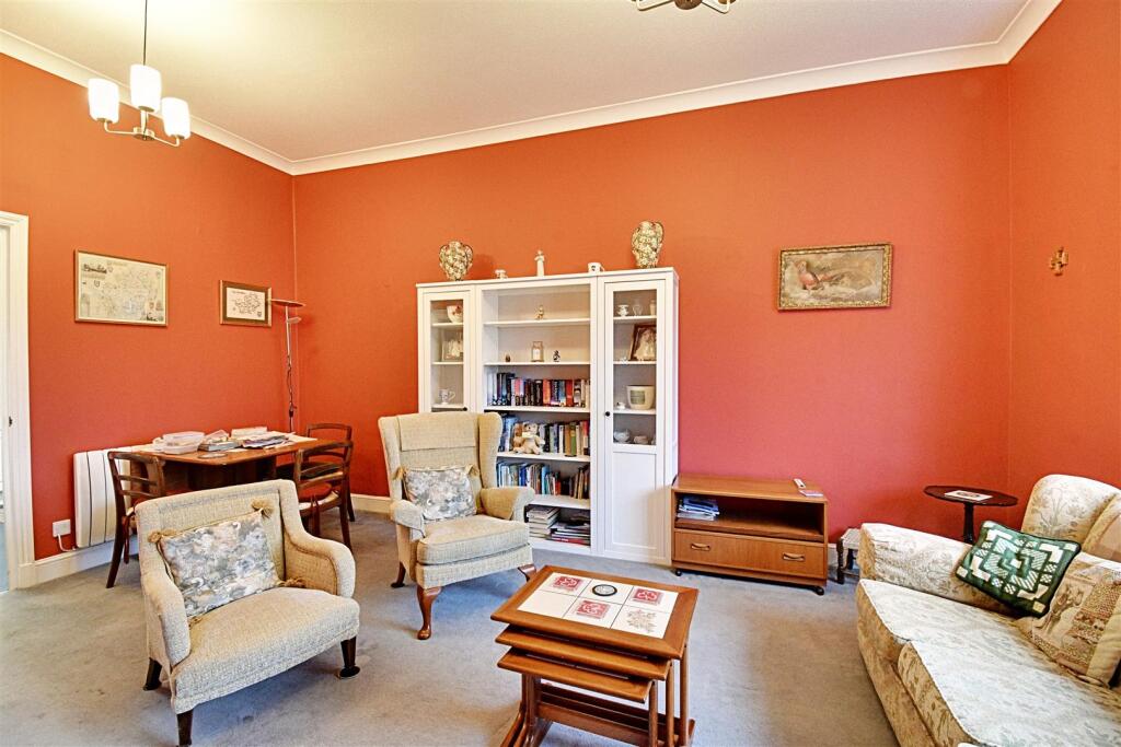 Lounge 3.jpg