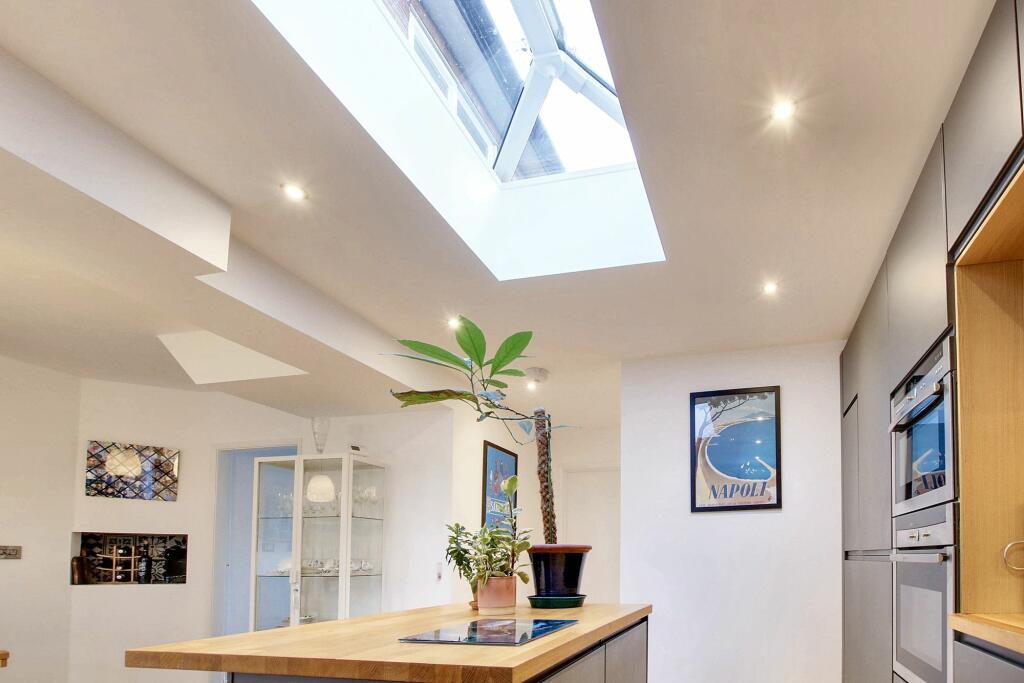 Open plan kitchen/diner snug area