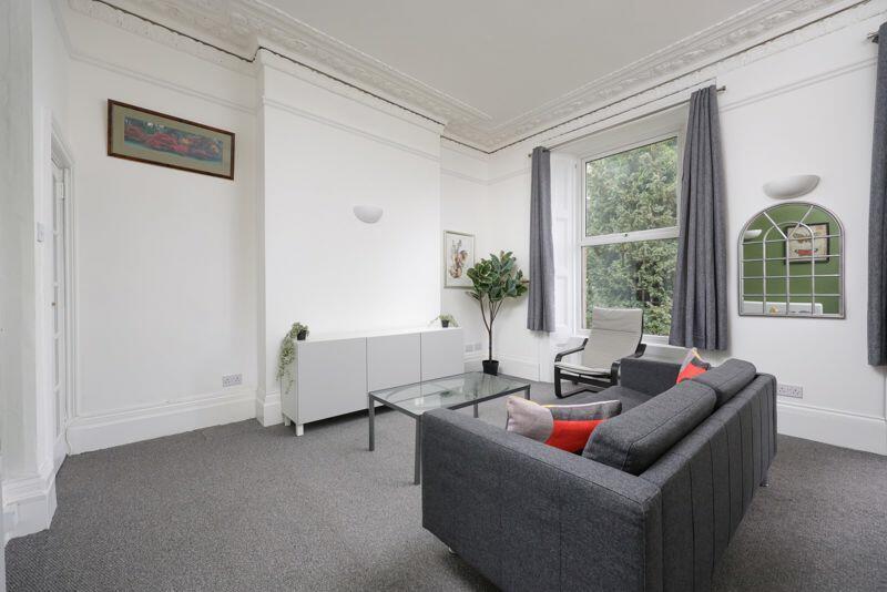 Kitchen/dining/living space