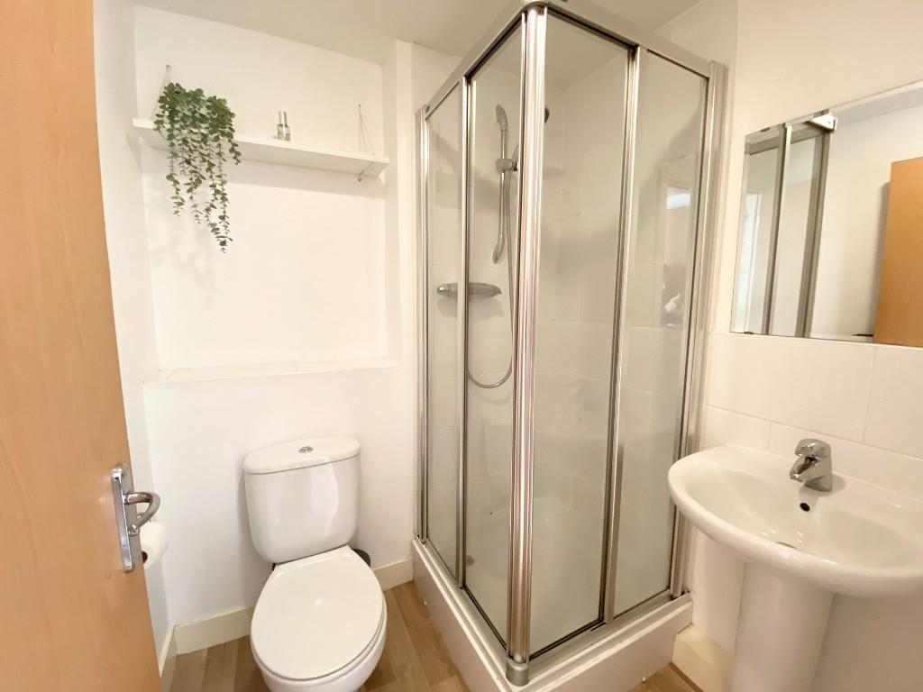 BATHROOM 1 EN-SUITE