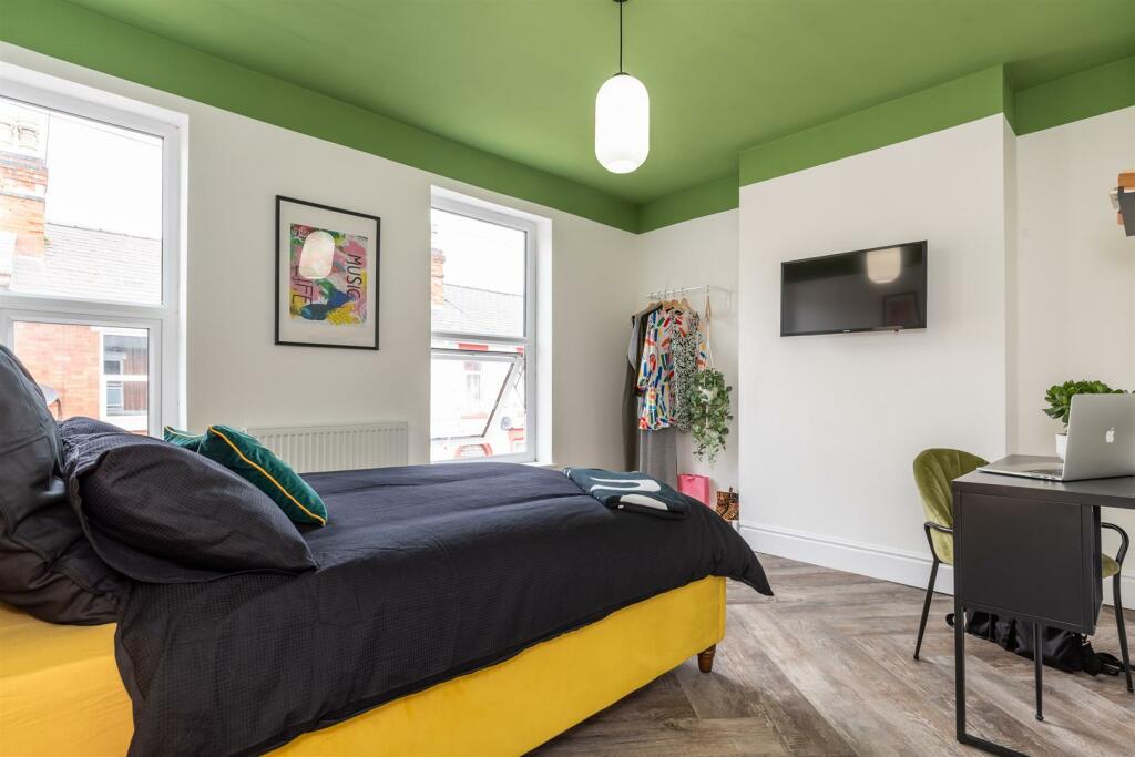 39 Wolfa St - Bedroom. 1.jpg