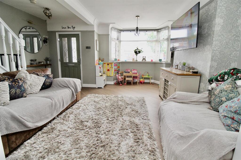 Open Plan Lounge/Hallway