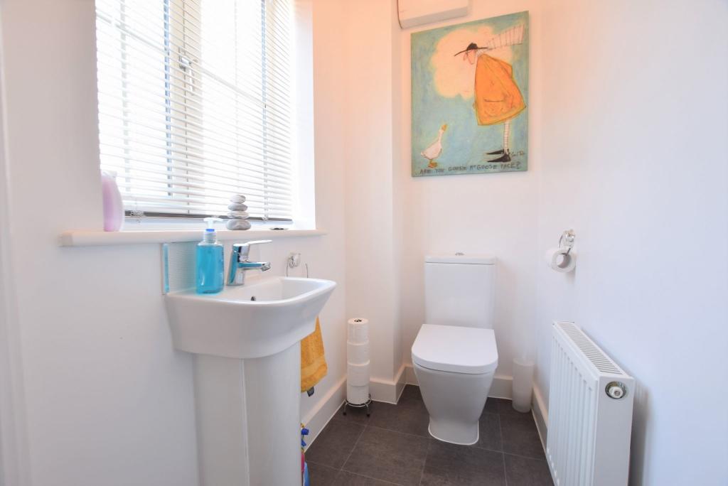 GROUND FLOOR CLOAKROOM