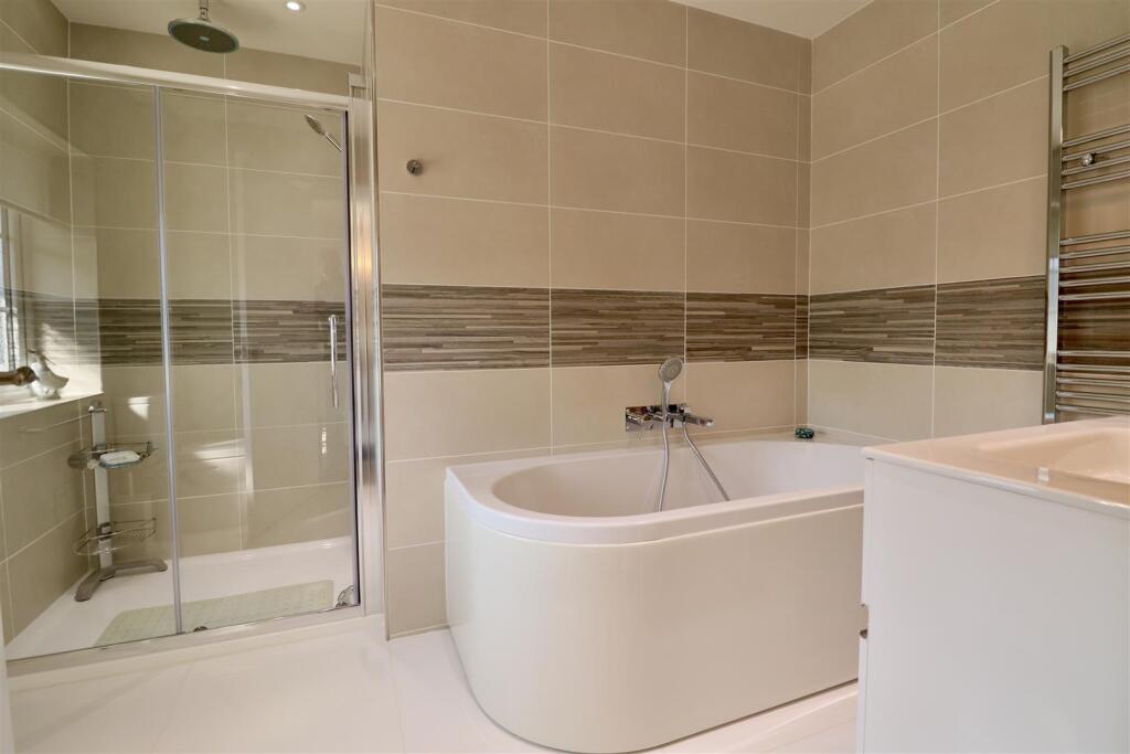 Bedroom 2 ensuite