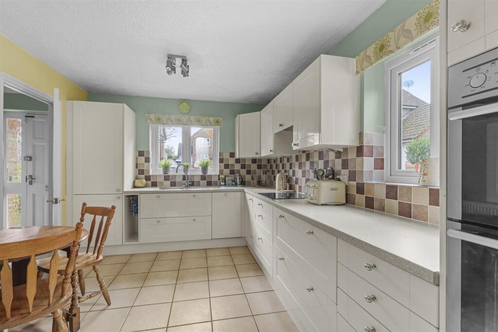 8 Lyndon Gardens, HP13 7QJ-9.jpg