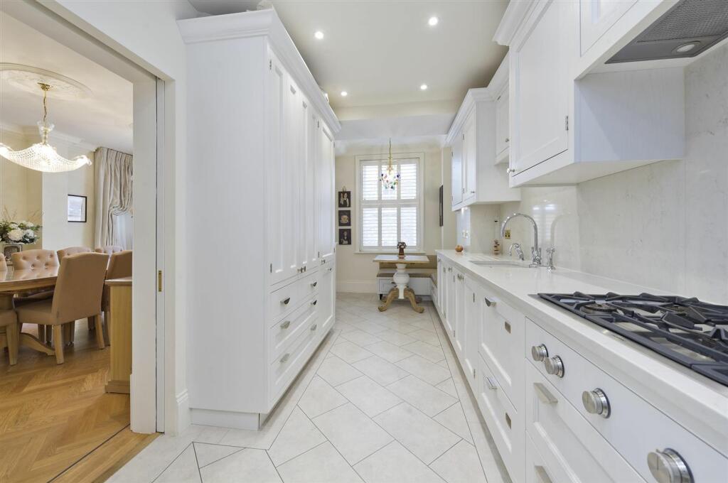 1b eaton sq-7019.jpg