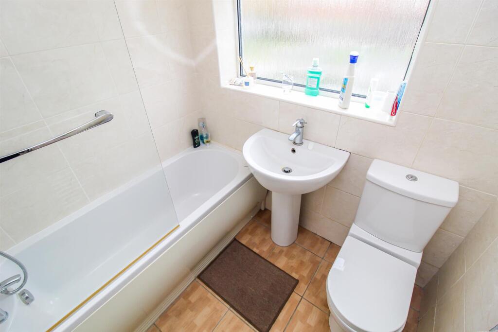 BATHROOM/W.C.