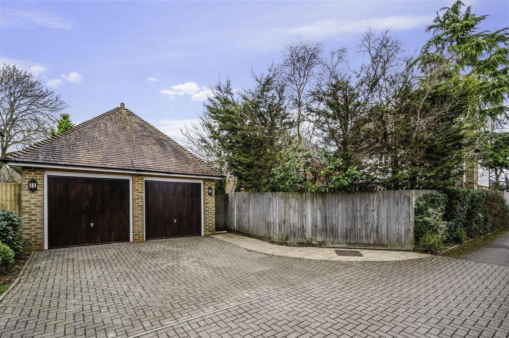 WALTON HOUSE, 2 THE OAKS- (31).jpg