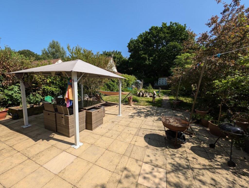 24 Church Road garden 5.jpg