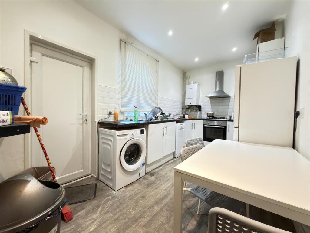 KITCHEN AND DINER