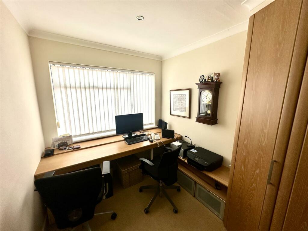 BEDROOM 4/STUDY