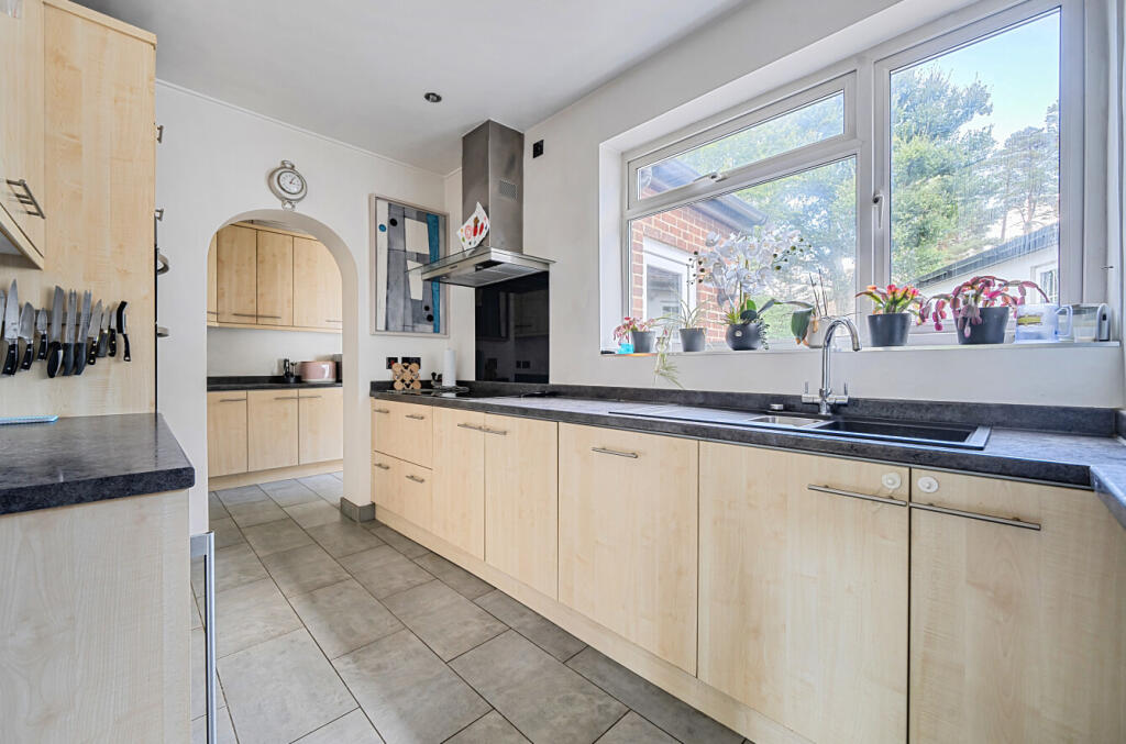 1347591-5-68beee5...