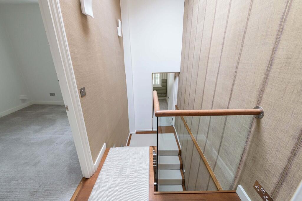 42 Bramerton St L...