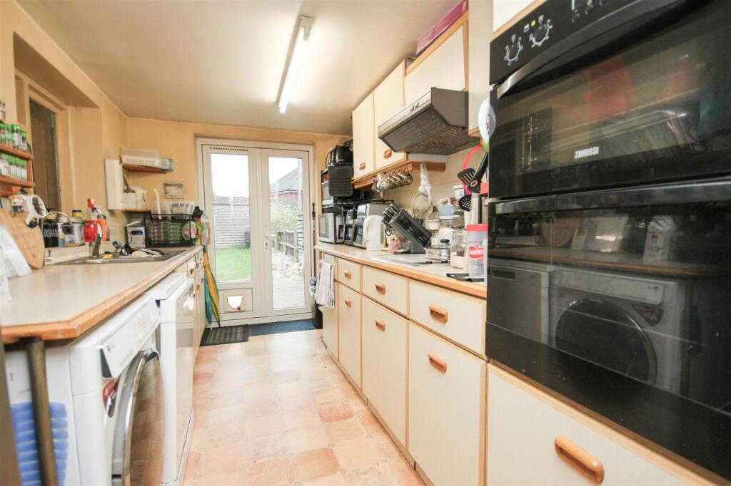 kitchen 1.JPG