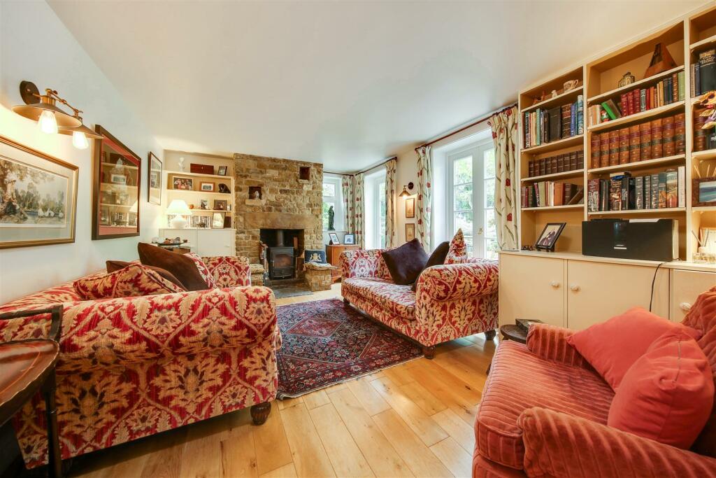 Living Room.jpg