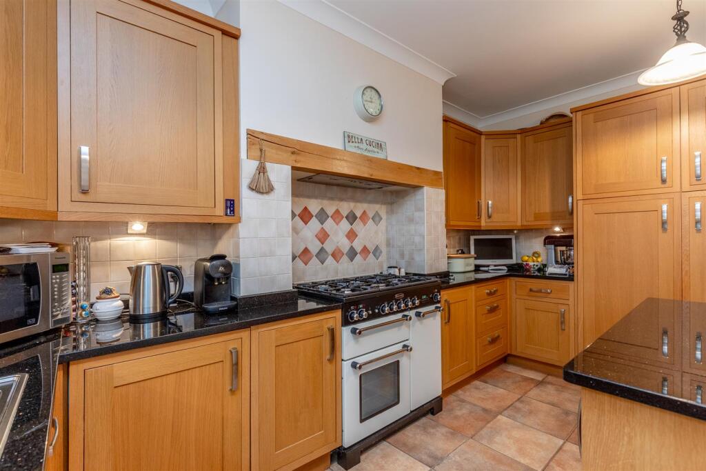 Wellington Walk, Westbury on Trym Kitchen 3.jpg