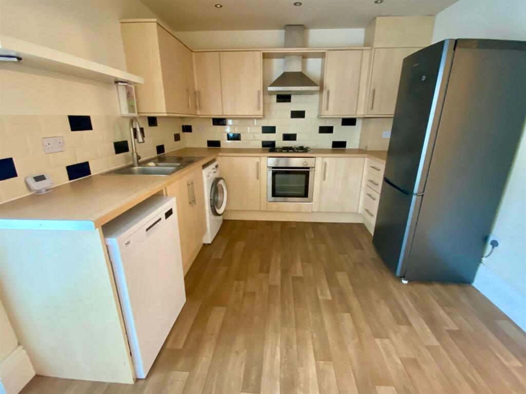 kitchen 1.jpg