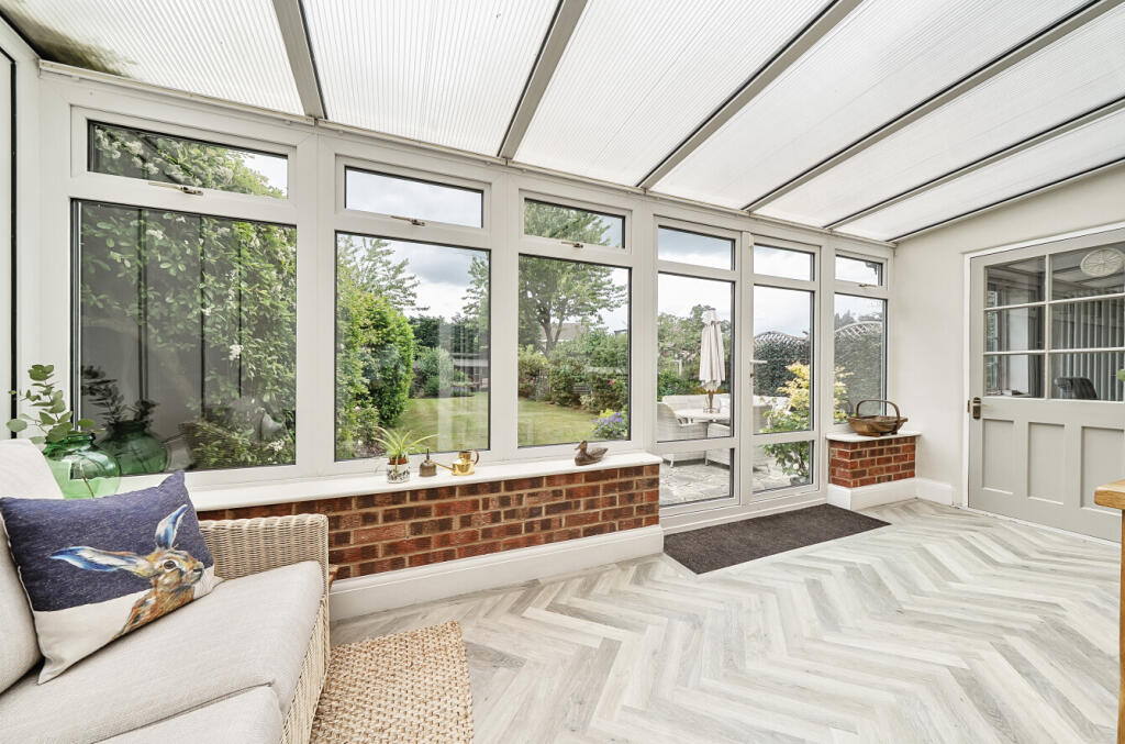 1303308-9-6840842...