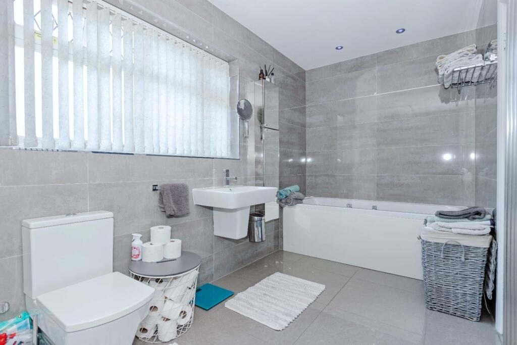19 Abbots Way_9.JPG