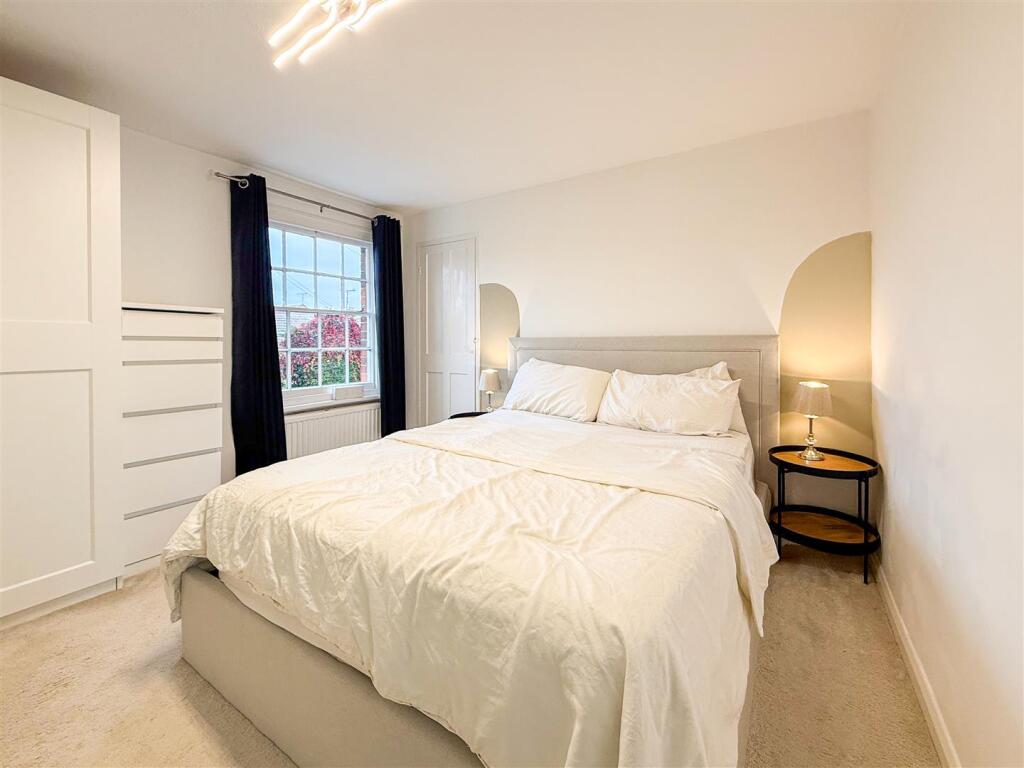 bedroom oone