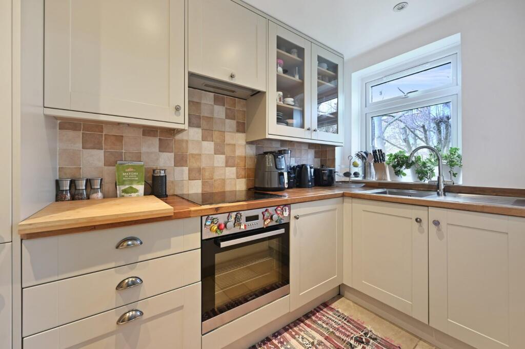 RCREE- 5 harriers close- kitchen 3 (1).jpg