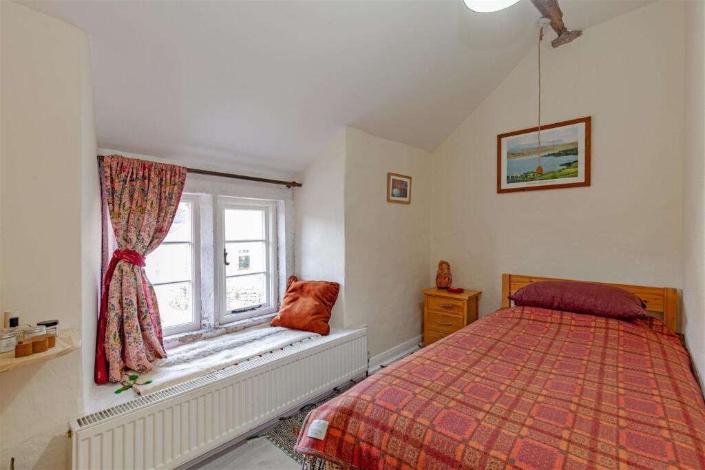 Bedroom 2-1.jpg