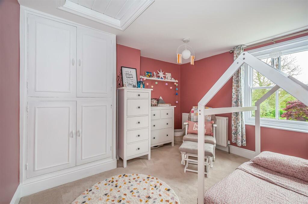 BEDROOM 4