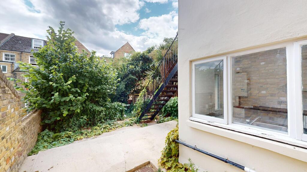 Flat A, 41 Alvington Crescent, Hackney, London, E8 2NN