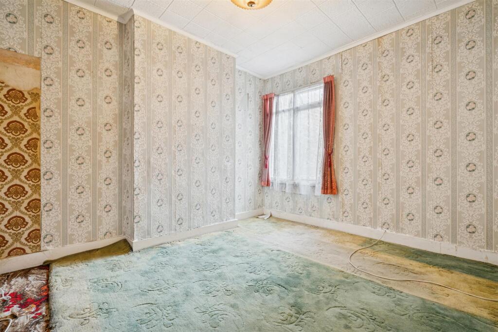 139 Mellison Road SW17 bedroom 2.jpg
