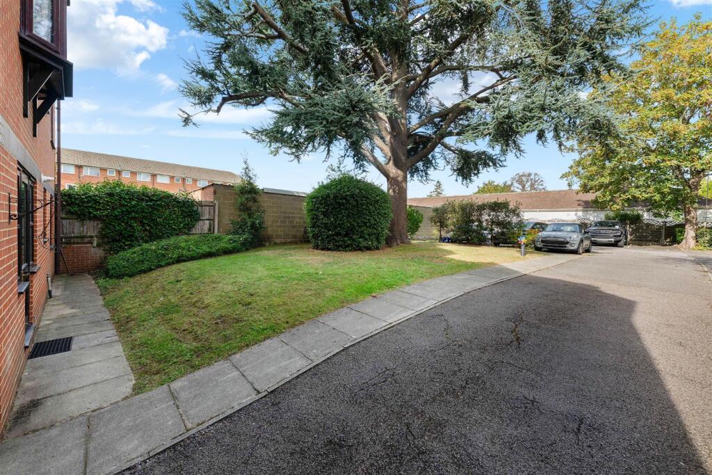 GRAYSHOT COURT, 2- (15).jpg