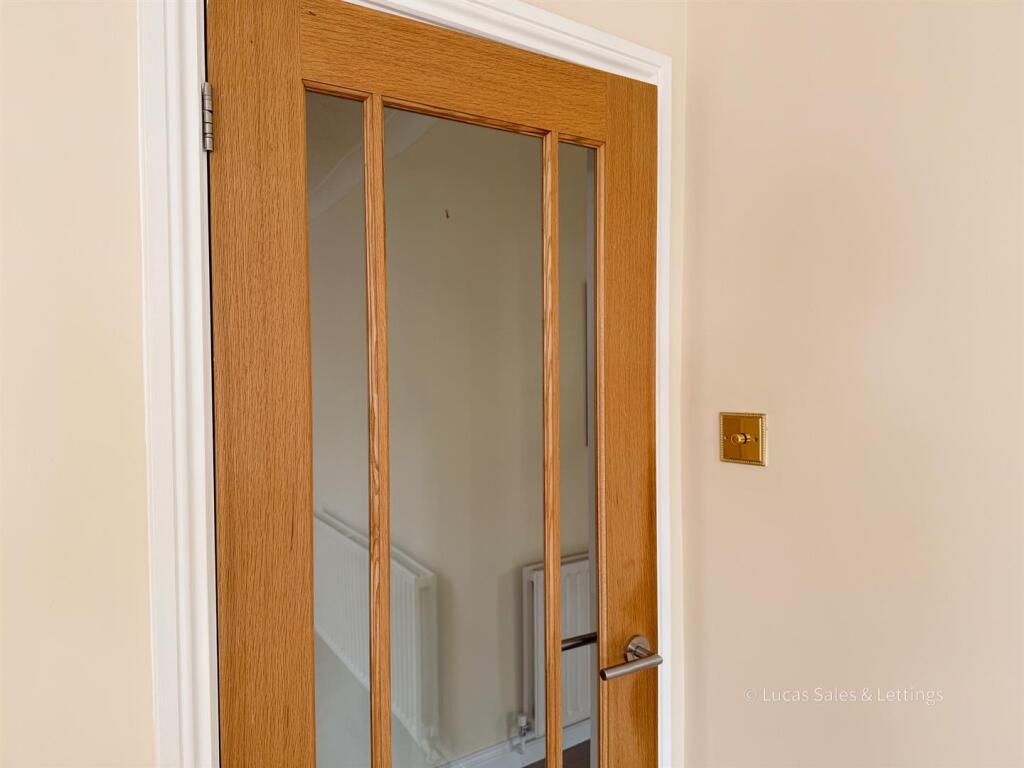 3 Larch Rd Kettering-20.jpg