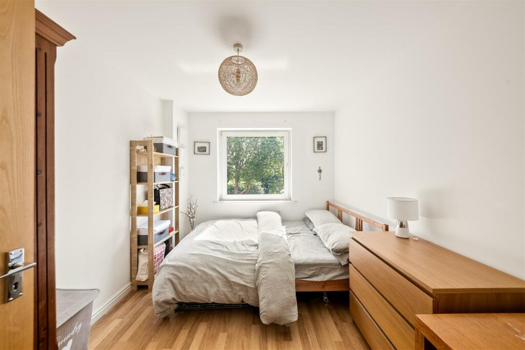 bedroom2.jpg