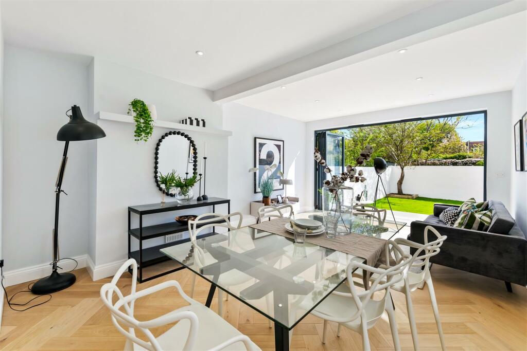 10 Pembroke Crescent Renovation Full Res-40.jpg