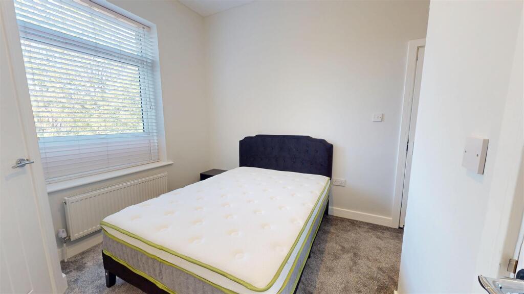 70 Hollins Room 2 1.jpg