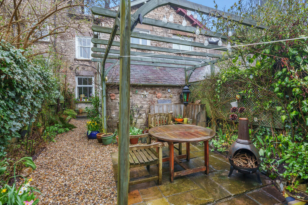 Sheltered south f...