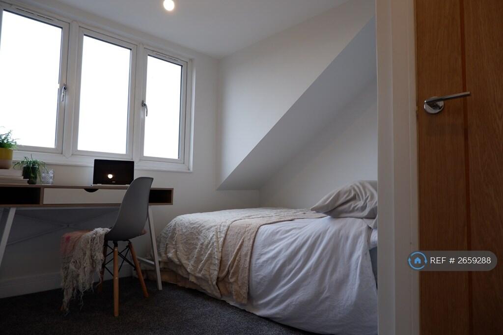 Bedroom 3 (Front Attic)
