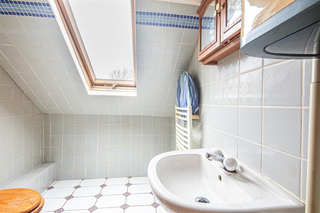 Ensuite to occasional loft room