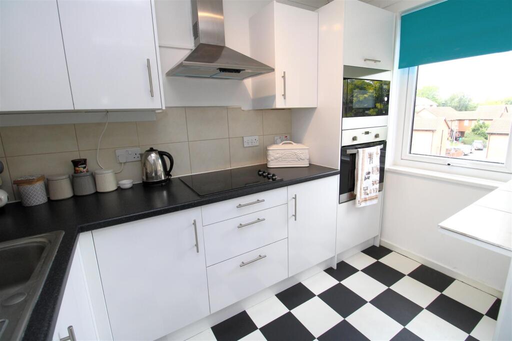 NEW KITCHEN.JPG