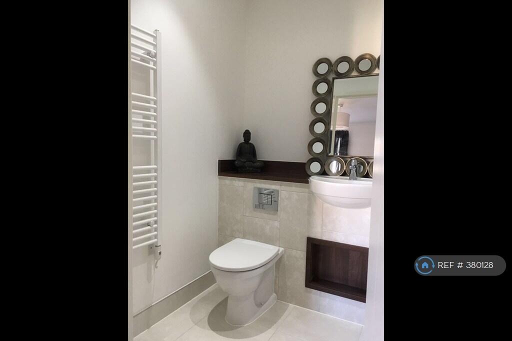 En-Suite Bathroom