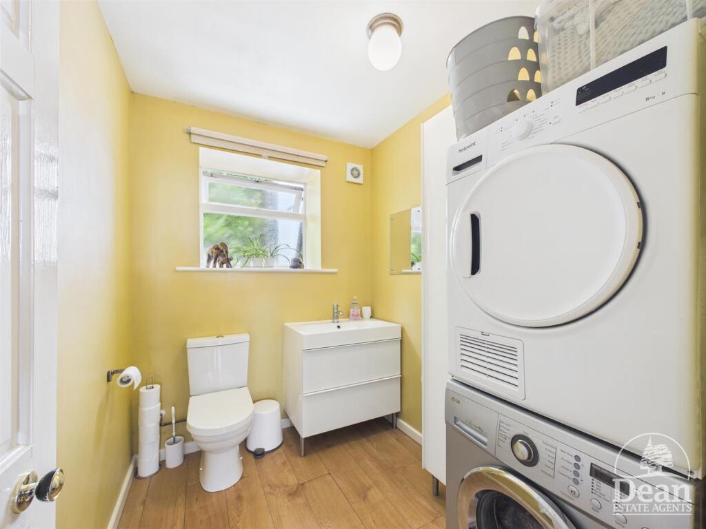 Utility Room/Cloakroom